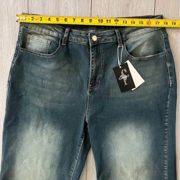 Flamingals  NWT Women’s Wide Straight Leg Destressed Dark Wash Size 2XL - Picture 5 of 11